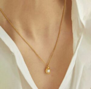 Gold plated stainless steel anti tarnish pearl studded contemporary pendand